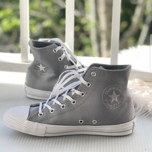 NWT Chuck Taylor All Star HighTops ☆